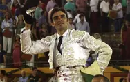 perera a hombros