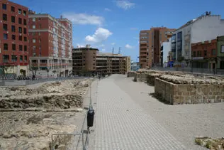 images/stories/abrildos/aruinasmerinies.jpg