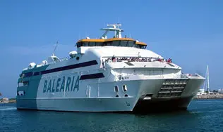 Un buque de Balearia.