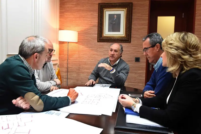 REUNI&Oacute;N CON EMPRESARIO 