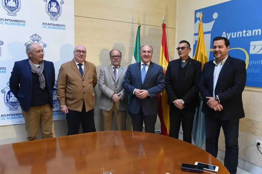 RUEDA DE PRENSA PRESENTACI�_N ACTOS CONMEMORATIVO DEL 75 ANIVERSARIO DEL CRISTO YACENTE