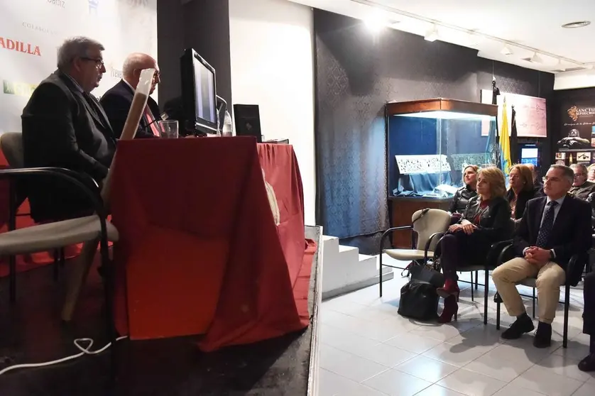 PRESENTACI�_N DEL LIBRO SOBRE LA HISTORIA DE LA COFRAD&Iacute;A DEL SANTO ENTIERRO