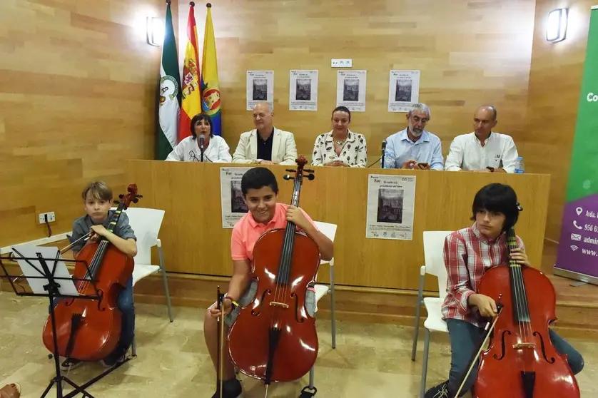 LIBRO DE ALGECIRAS Y SU BAH&Iacute;A DE MARIO OCA�'A