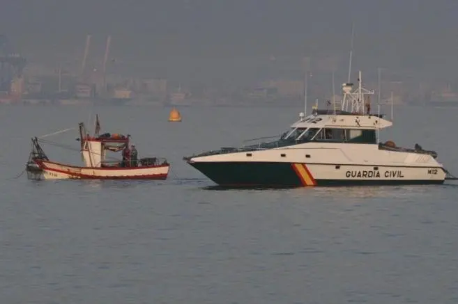 lancha de la guardia civil