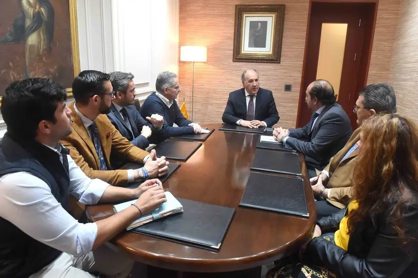 REUNION HERMANDAD DEL ROCIO