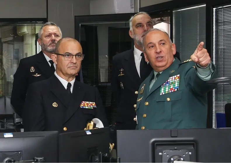 El Almirante con el Coronel.