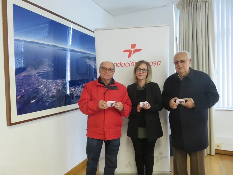 EuropaPress_2597719_Fundaci&oacute;n_Cepsa_en_San_Roque_entrega_tarjetas_para_combustible_al_Banco_de_Alimentos_del_Campo_de_Gibraltar