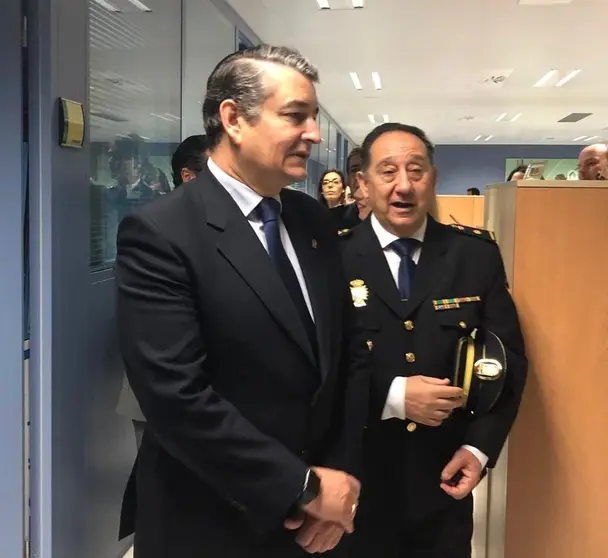El_viceconsejero de Presidencia, Interior y Administraciones P&uacute;blicas Antonio Sanz en una visita_a_la_nueva_Unidad_de_Polic&iacute;a_en_la_Delegaci&oacute;n_del_Gobierno_de_la_Junta_de_Andaluc&iacute;a_en_C&aacute;diz
