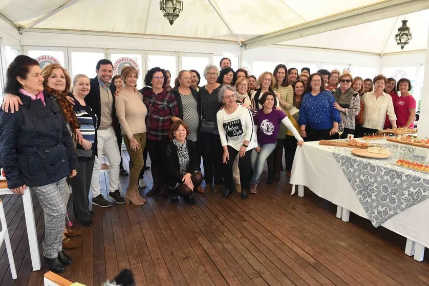 Desayuno con mujeres.