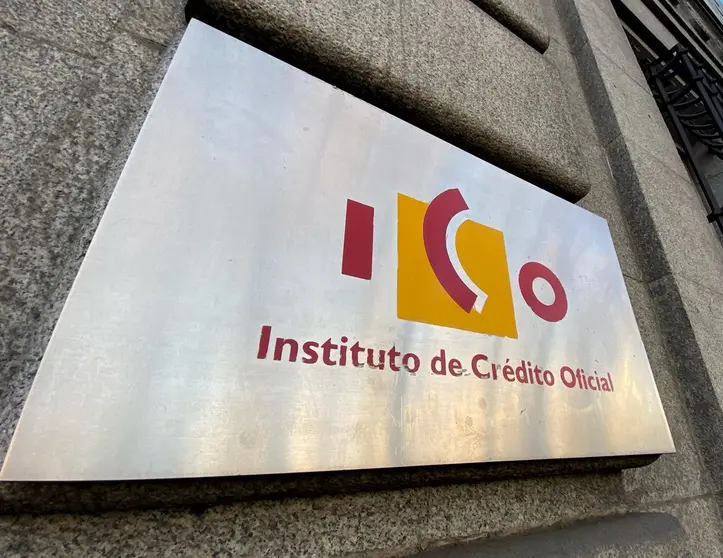 EuropaPress_2584175_placa_logo_ico_instituto_credito_oficial_puertas_acceso_sede_paseo_prado