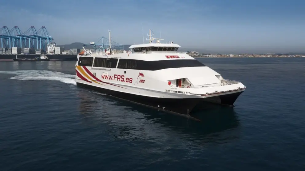 El ferry Ceuta Jet saliendo del Puerto de Algeciras.