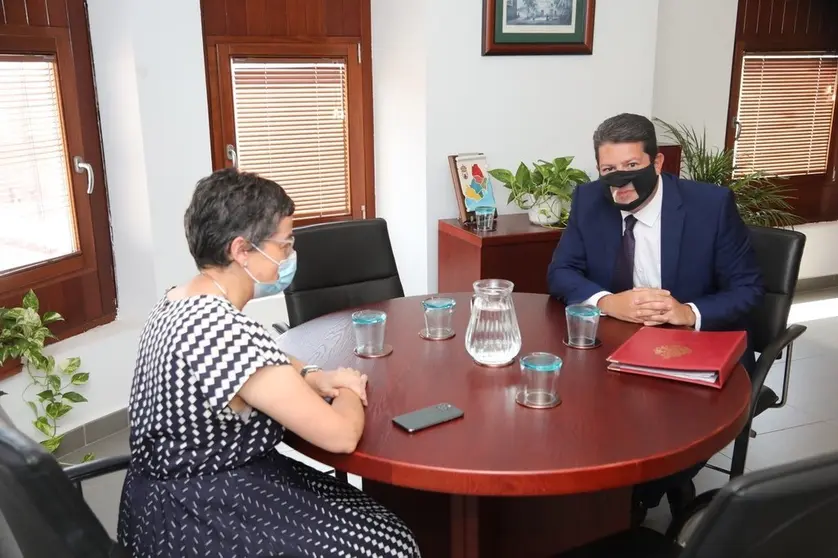 Un momento de la reuni&oacute;n entre Laya y Picardo.
