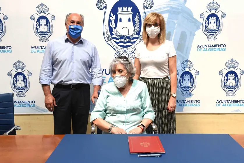 FIRMA ACTA DONACION AMPARO VELA.