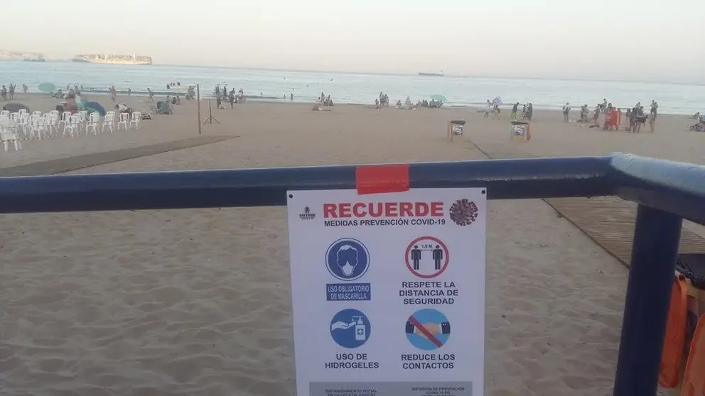 Un cartel con las medidas ante el Covid, a la entrada de Getares.