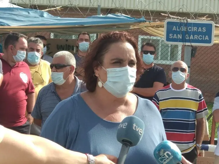 EuropaPress_3288271_parlmentaria_andaluza_angela_aguilera_visita_trabajadores_phoenix
