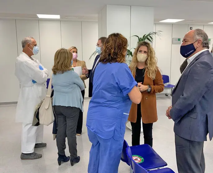 Mestre, junto a Landaluce, en su visita al centro de salud Algeciras-Centro.