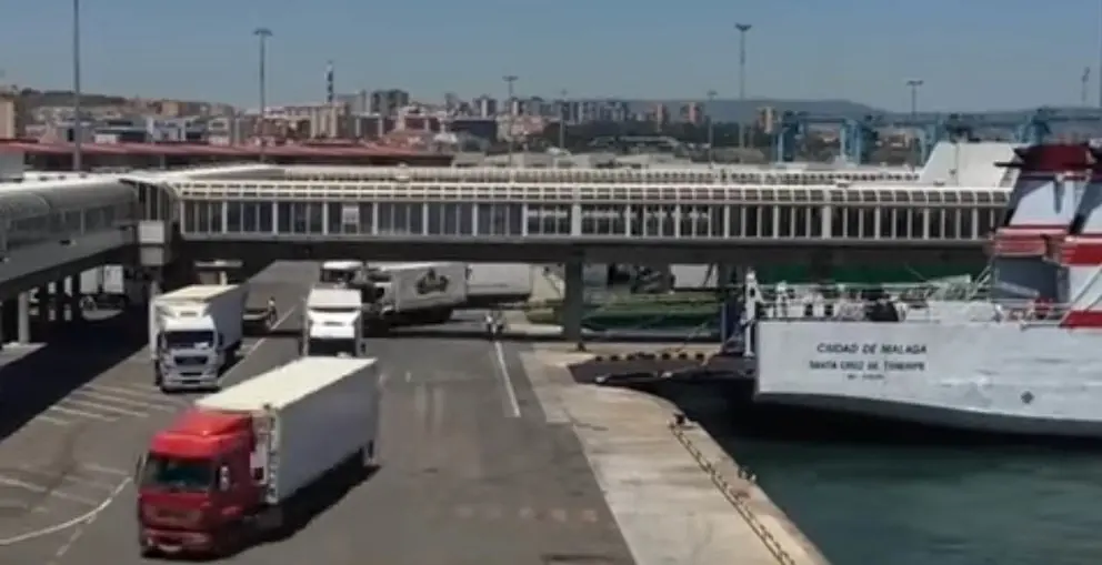 camiones desembarcando en algeciras