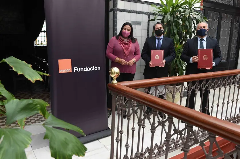 Un momento, tras la firma del acuerdo.