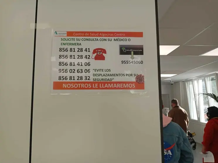 Cartel en centro de salud.