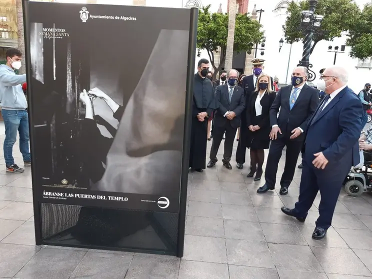 Un momento de la visita a la exposici&oacute;n.