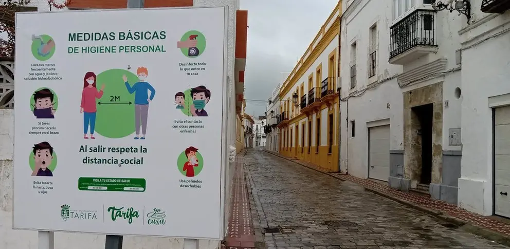 Cartel informativo en Tarifa.