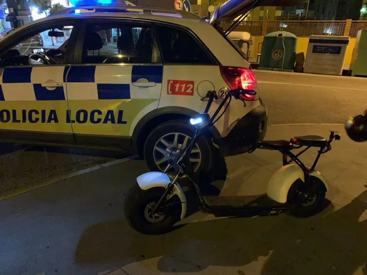 Veh&iacute;culo de polic&iacute;a.