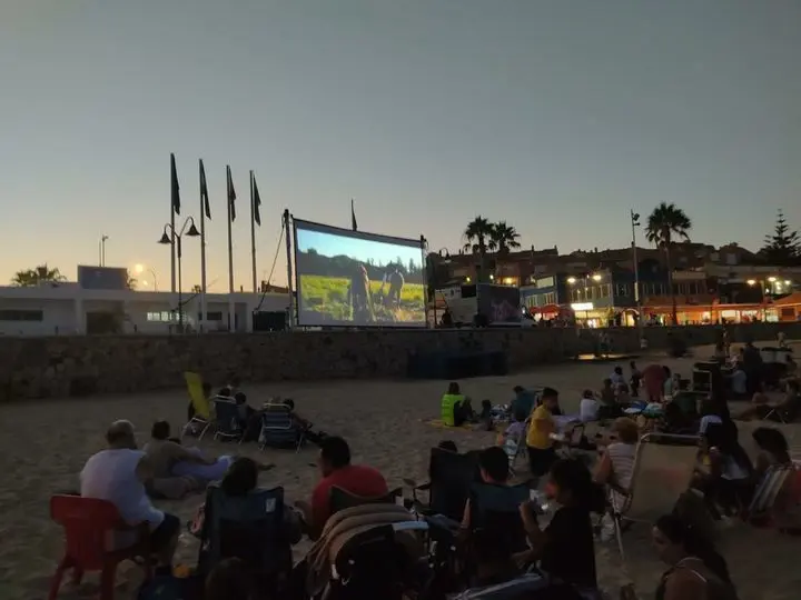 Cine de verano en Getares.