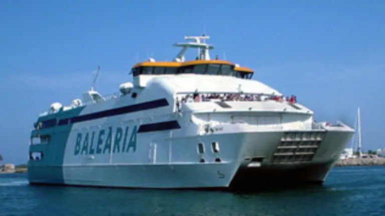 Un buque de Balearia.