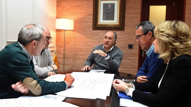 REUNI&Oacute;N CON EMPRESARIO 