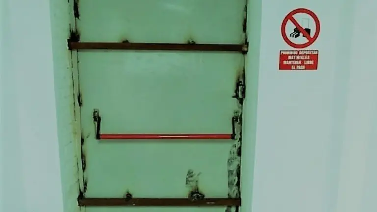 PUERTA-DE-EMERGENCIA-AQUALIA-ALGECIRAS-e1546597254900