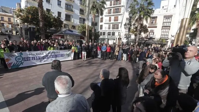 concentracion-violencia-Victoria-Kent-Algeciras_1317178351_93307235_667x375