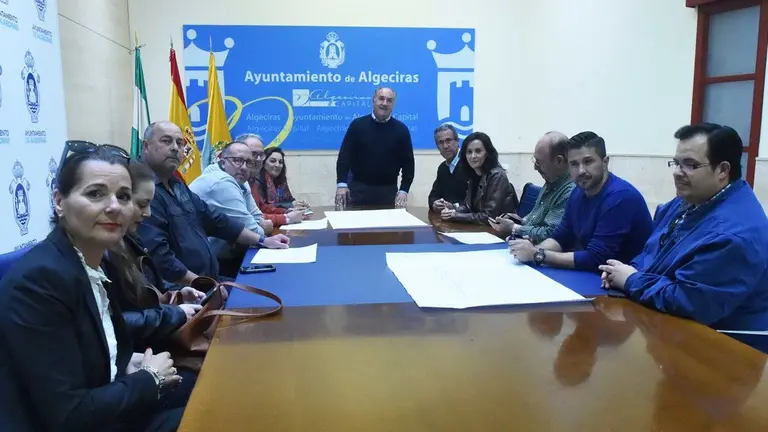 REUNI�_N CON VECINOS DE SAN JOS�_ ARTESANO