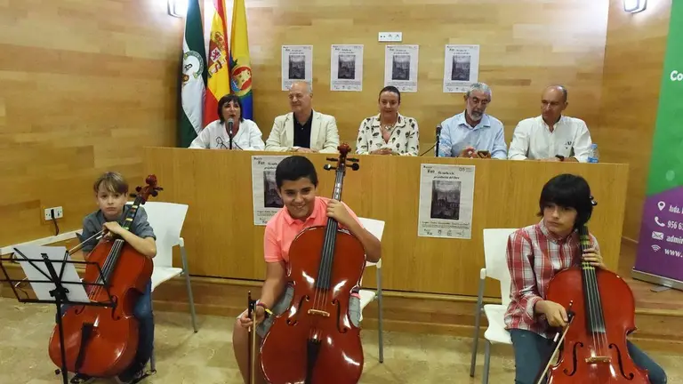 LIBRO DE ALGECIRAS Y SU BAH&Iacute;A DE MARIO OCA�'A