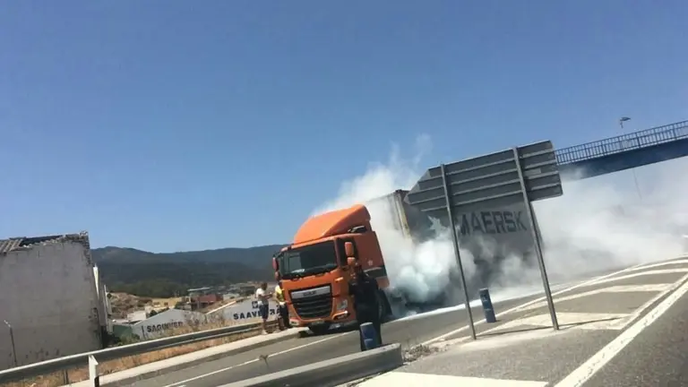 cami&oacute;n ardiendo