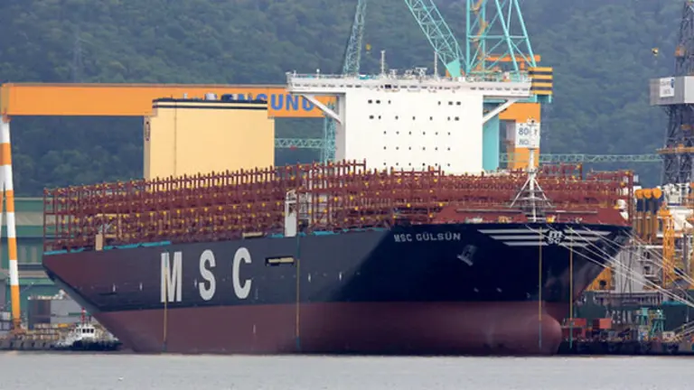 portacontenedores-MSC-Gulsun-recibir-primera_1371773292_102436737_667x375