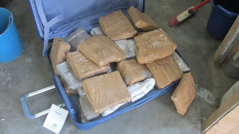 Tres-personas-detenidas-con-75-kg-de-hachís-en-el-embarque-de-coches-a-Algeciras-01
