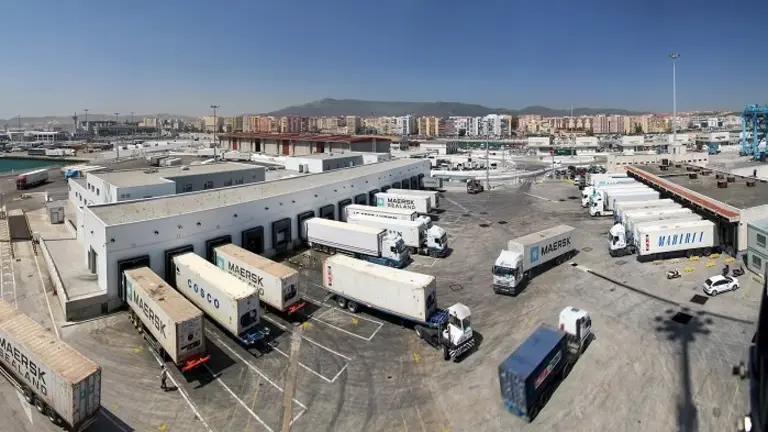 pif_algeciras._a_la_derecha_las_instalaciones_q_reformara_la_apba