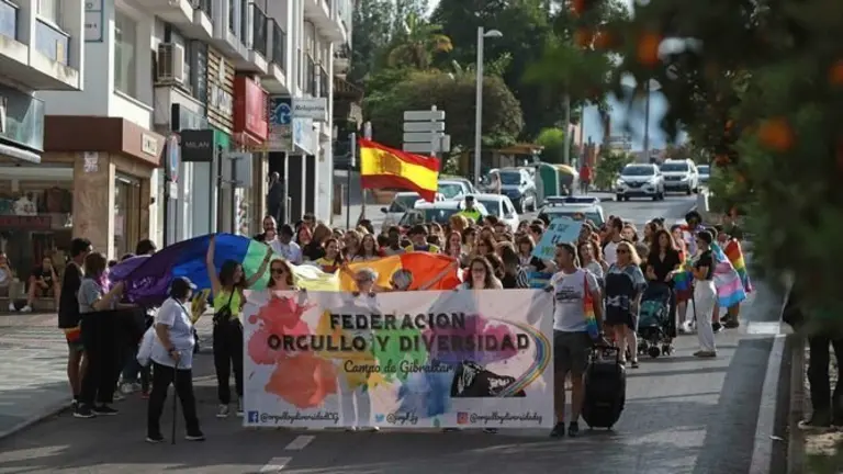 Manifestacion-dia-Orgullo-Algeciras_1371173210_102360225_667x375