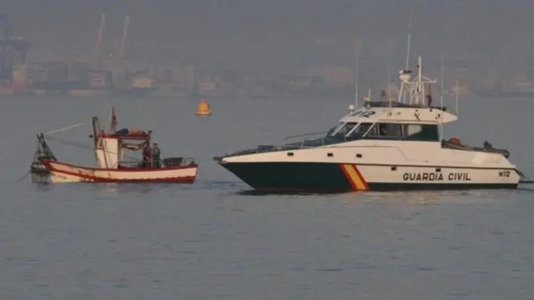lancha de la guardia civil