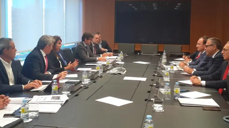 C&Atilde;&iexcl;diz.- Las obras de la l&Atilde;&shy;nea Algeciras-Bobadilla estar&Atilde;&iexcl;n concluidas en 2022



Reuni&Atilde;&sup3;n con Adif de la Mancomunidad de Municipios del Campo de Gibraltar





9/5/2019