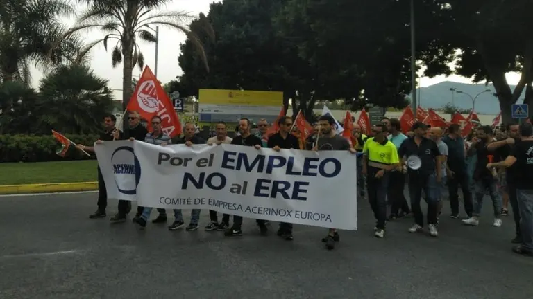 EuropaPress_2401606_Trabajadores_de_Acerinox_manifest&aacute;ndose_en_Los_Barrios