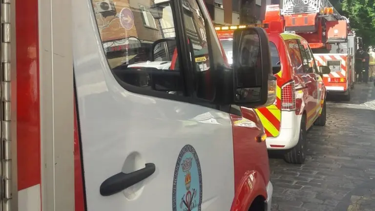15704466146621570446336992Bomberoscamion2