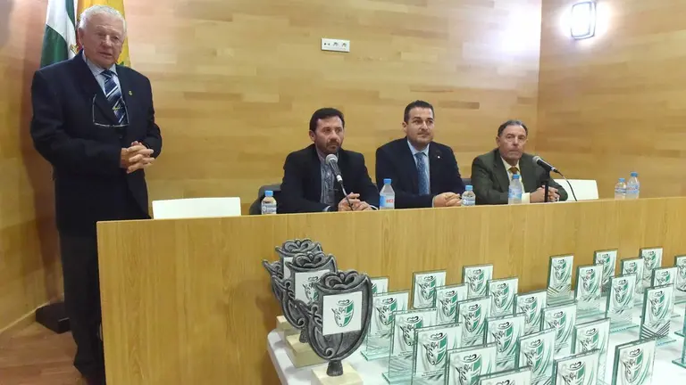 ENTREGA DE TROFEOS ENTRENADORES DE FUTBOL