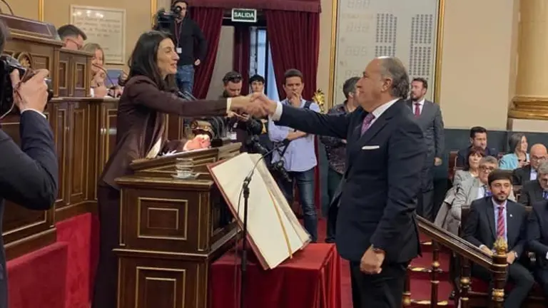 Momento del juramento de Landaluce como senador.
