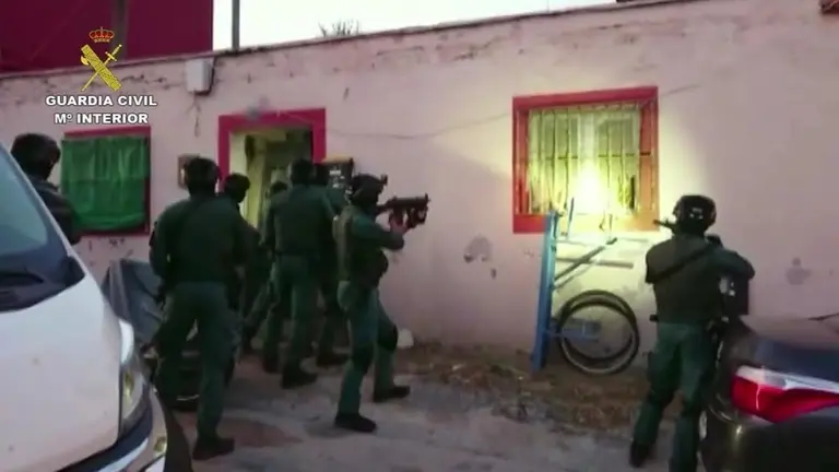 Agentes, durante la operaci&oacute;n 'Baptist'.