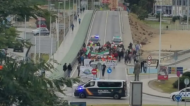 Los manifestantes, durante su recorrido.