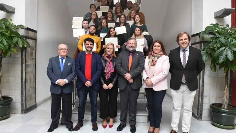 Autoridades y participantes en los talleres.