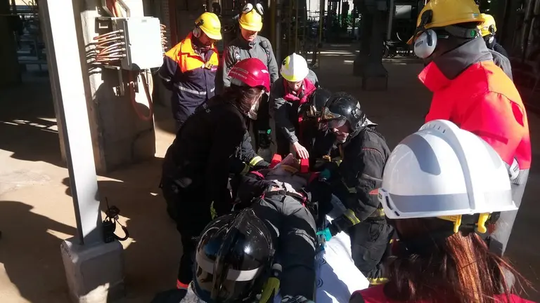 EuropaPress_2658684_Simulacro_de_seguridad_en_la_refiner&iacute;a_de_Cepsa_en_San_Roque
