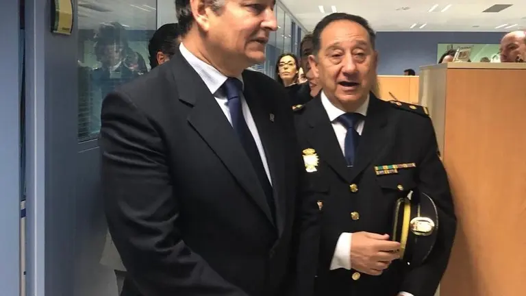 El_viceconsejero de Presidencia, Interior y Administraciones P&uacute;blicas Antonio Sanz en una visita_a_la_nueva_Unidad_de_Polic&iacute;a_en_la_Delegaci&oacute;n_del_Gobierno_de_la_Junta_de_Andaluc&iacute;a_en_C&aacute;diz