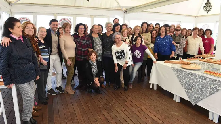 Desayuno con mujeres.